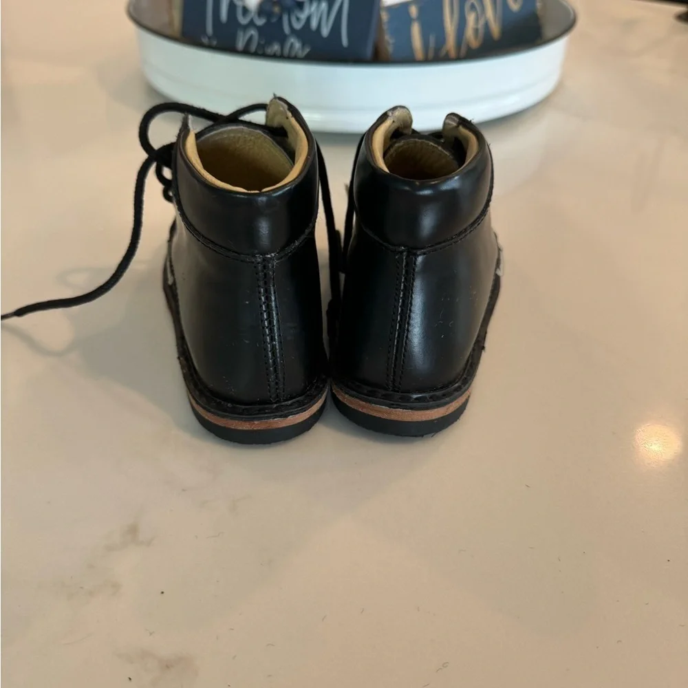 Mickey Calzado boots size 7c
